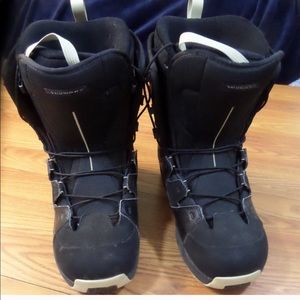 Salumun women snowboard boots size 8